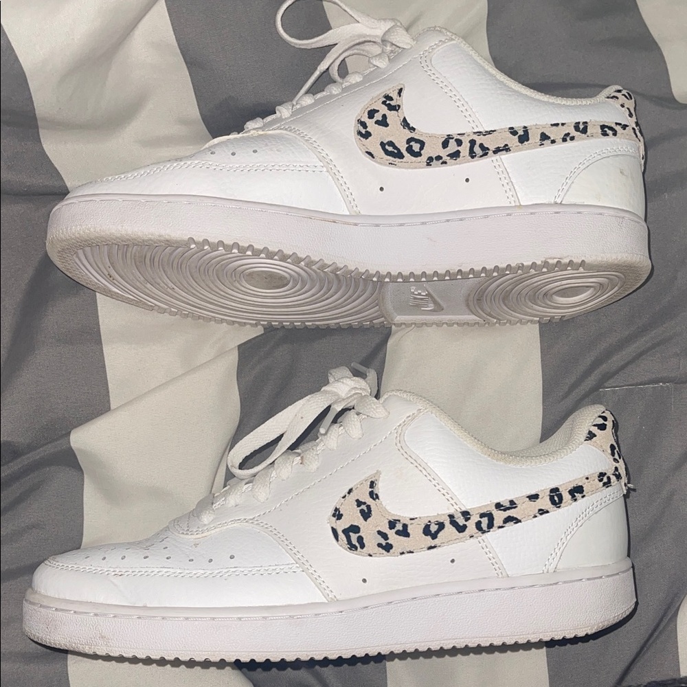 NIKE Cheetah/ Leopard women’s tennis shoes
